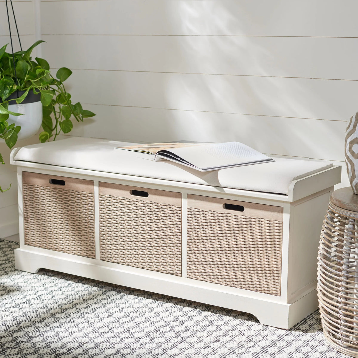 Banc de rangement SAFAVIEH Fiorello avec coussin et 3 tiroirs - 47,3 L x 15 P x 19 H - 47 L x 15 P x 19 H