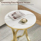 Petite table d'appoint ronde moderne, bout de canapé ou table de chevet avec structure en métal doré et plateau en bois d'ingénierie aspect marbre pour salon