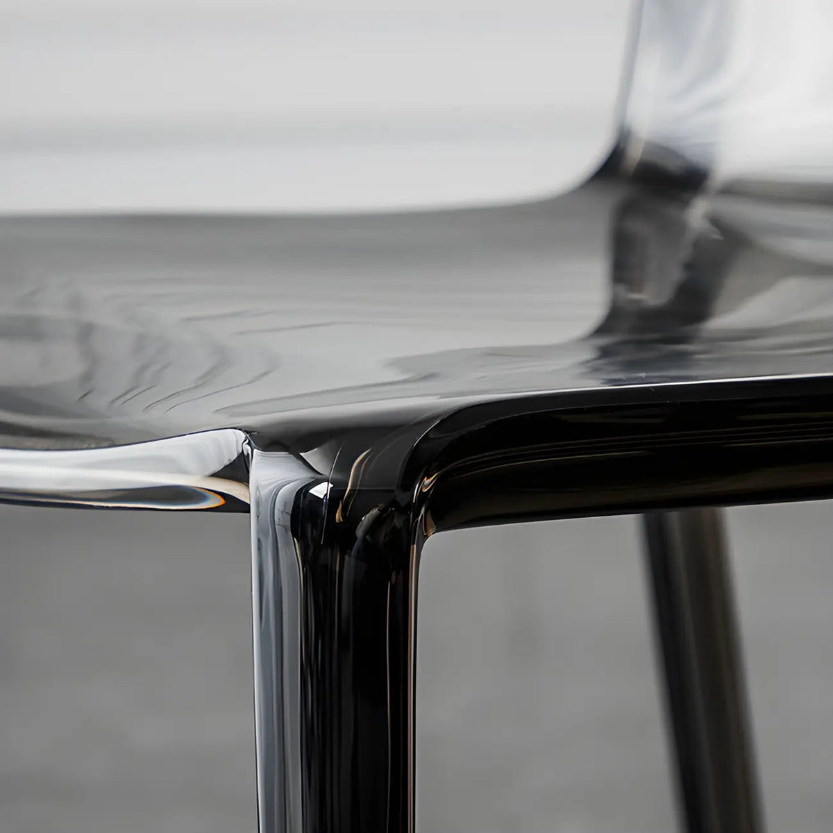 Chaise de salle à manger sans accoudoirs à dossier bas en acrylique ambre