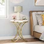 Petite table d'appoint ronde moderne, bout de canapé ou table de chevet avec structure en métal doré et plateau en bois d'ingénierie aspect marbre pour salon