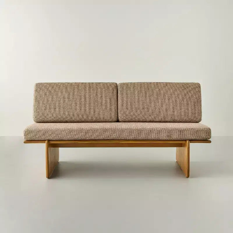Banc mi-siècle tapissé en tissage couleur champignon avec dossier - Hearth & Hand™ with Magnolia