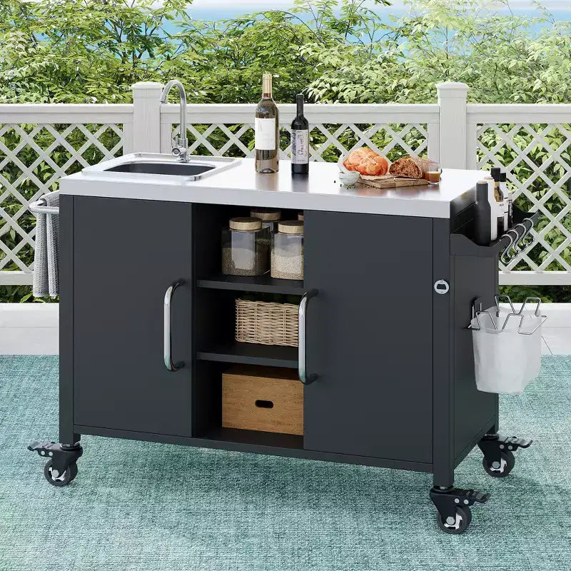 55.5 Îlot de cuisine d'extérieur avec évier, table de préparation en acier inoxydable avec porte-épices et roulettes verrouillables, chariot de barbecue, noir - ModernLuxe