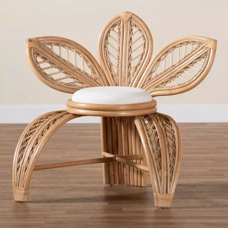 Chaise d'appoint en rotin naturel Gresham bali & pari, Blanc/Marron naturel : Fabriquée à la main, coussin en mousse, aucun assemblage requis