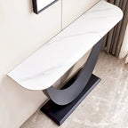 Console moderne, design aux formes raffinées, structure en métal avec patins réglables pour l’entrée