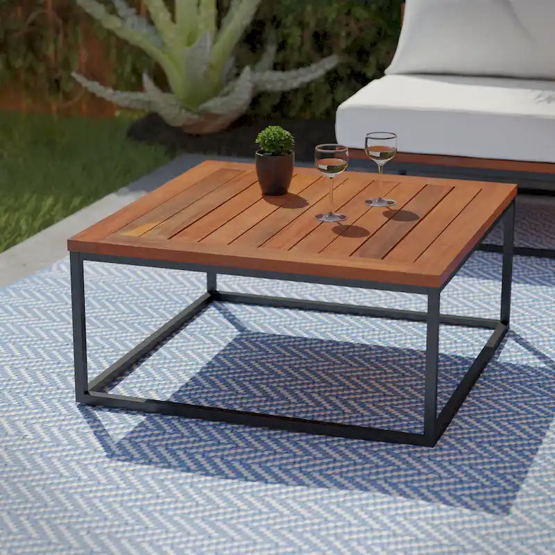 Table basse carrée Tara en bois d'acacia de SEI Furniture