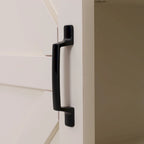 Meuble de rangement de salle de bain sur pied style ferme avec porte coulissante type grange