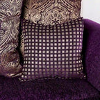 Causeuse Grendel traditionnelle en chenille violette avec accoudoirs roulés par Furniture of America