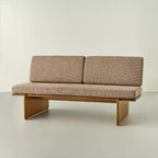 Banc mi-siècle tapissé en tissage couleur champignon avec dossier - Hearth & Hand™ with Magnolia