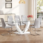 Ensemble de salle à manger moderne avec table en verre trempé, piètement en U à motif marbre et chaises rembourrées en similicuir.