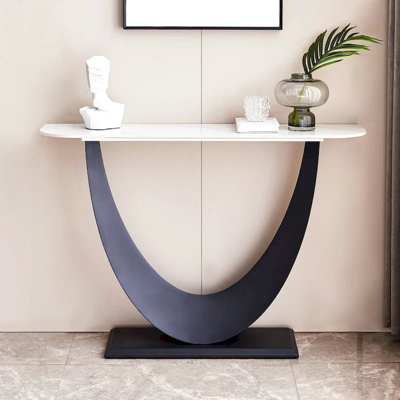 Console moderne, design aux formes raffinées, structure en métal avec patins réglables pour l’entrée