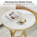 Petite table d'appoint ronde moderne, bout de canapé ou table de chevet avec structure en métal doré et plateau en bois d'ingénierie aspect marbre pour salon