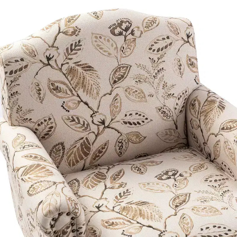 Fauteuil rembourré en bois avec motif floral, accoudoirs à panneaux et dossier en forme de bosse de chameau.