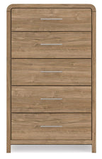 Commode brune à cinq tiroirs